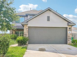 184 Kelly St, Angleton, TX 77515