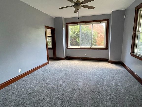 4th image of 1660 Dewey Ave