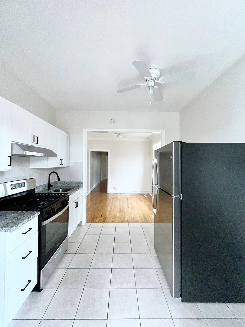 2 bed, 900 sqft, $1,550 — Photo 2