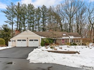 8 Berwyn Ln, West Hartford, CT 06107