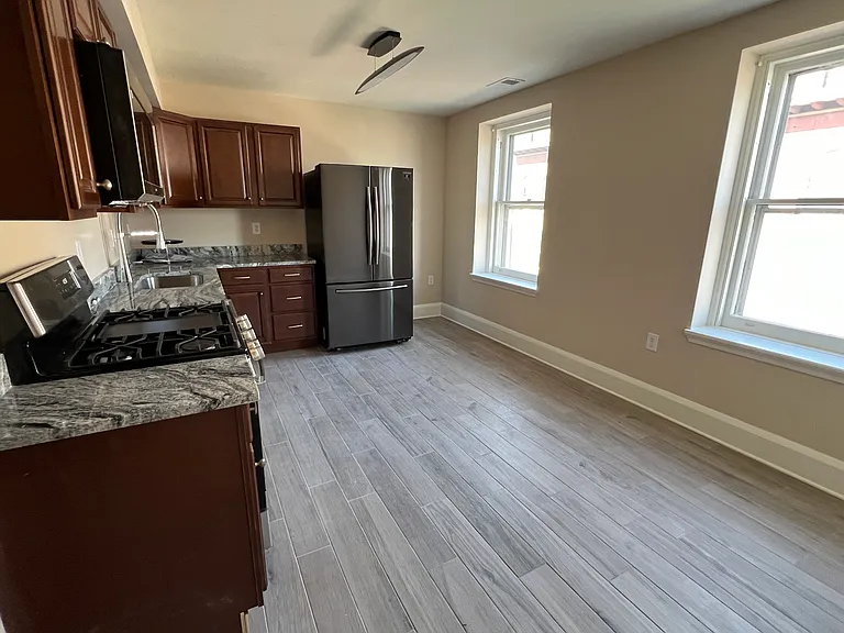 94 W Main St #3J — Photo 2