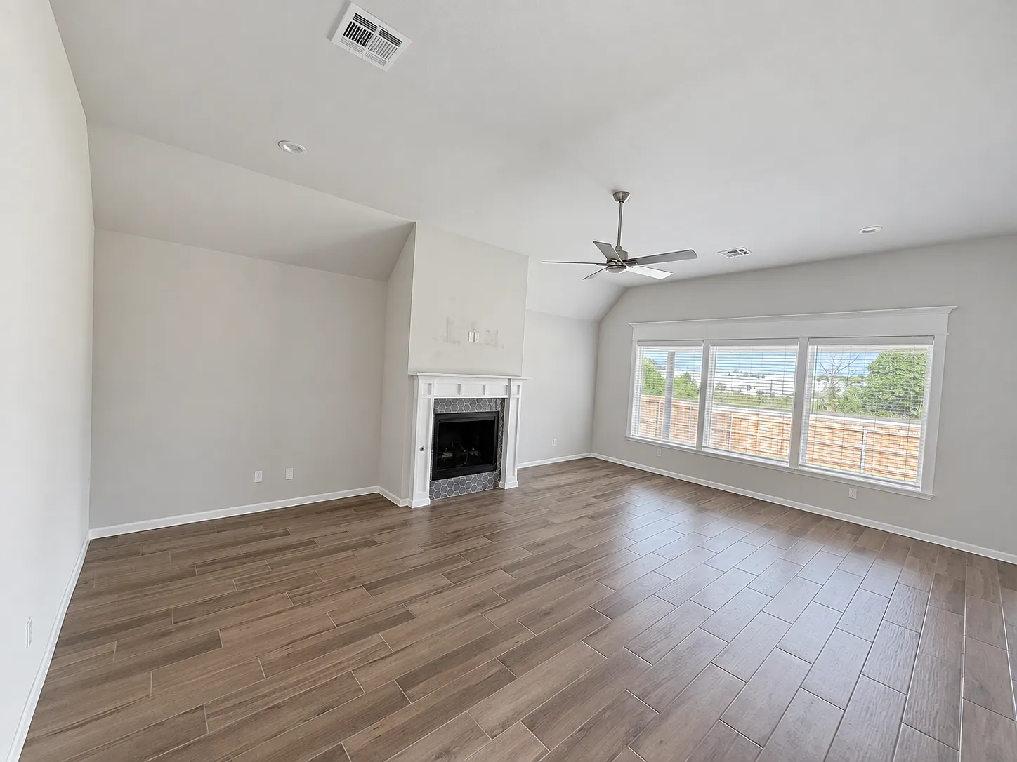 4 bed, 2450 sqft, $3,400 — Photo 3