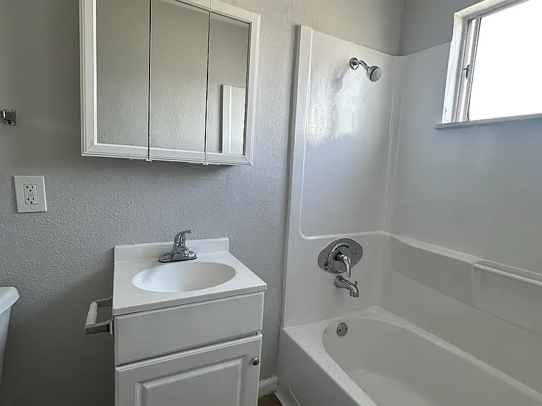Vista Hermosa Apartments — Photo 13