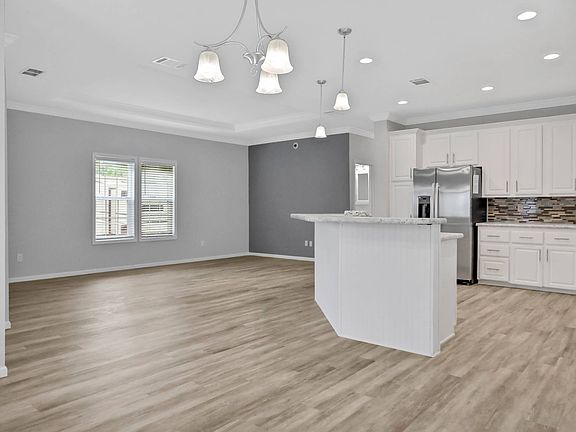 3rd image of 147 Joan Ln