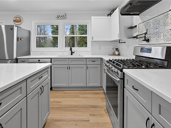 3rd image of 5016 Shadygrove Ln