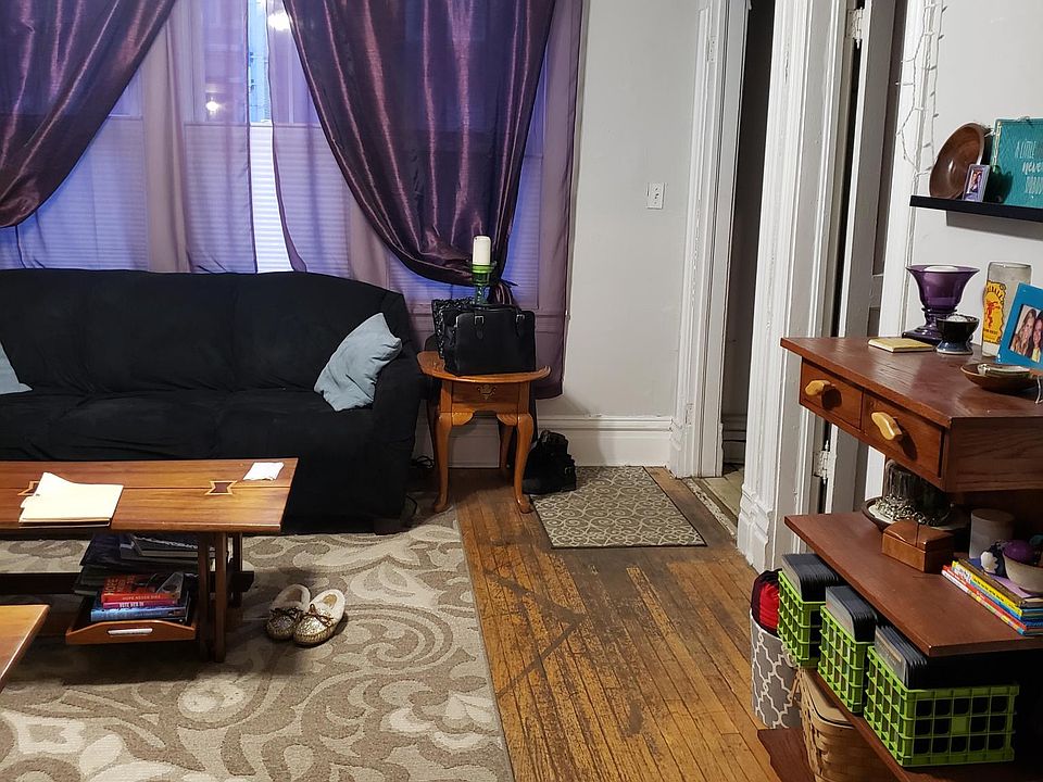 1st image of 1534 W Diversey Pkwy APT 1F