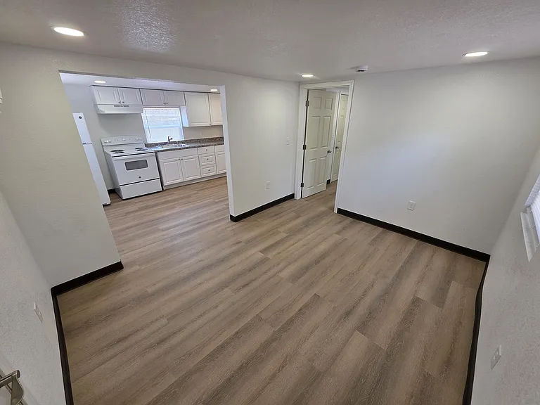 1309 N Main St #E — Photo 2