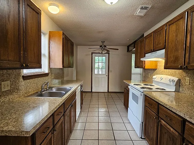 3413 Pathway Cir — Photo 4