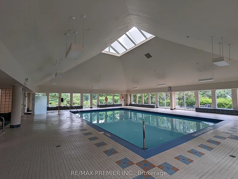 5 Concorde Pl #2809 — Photo 29