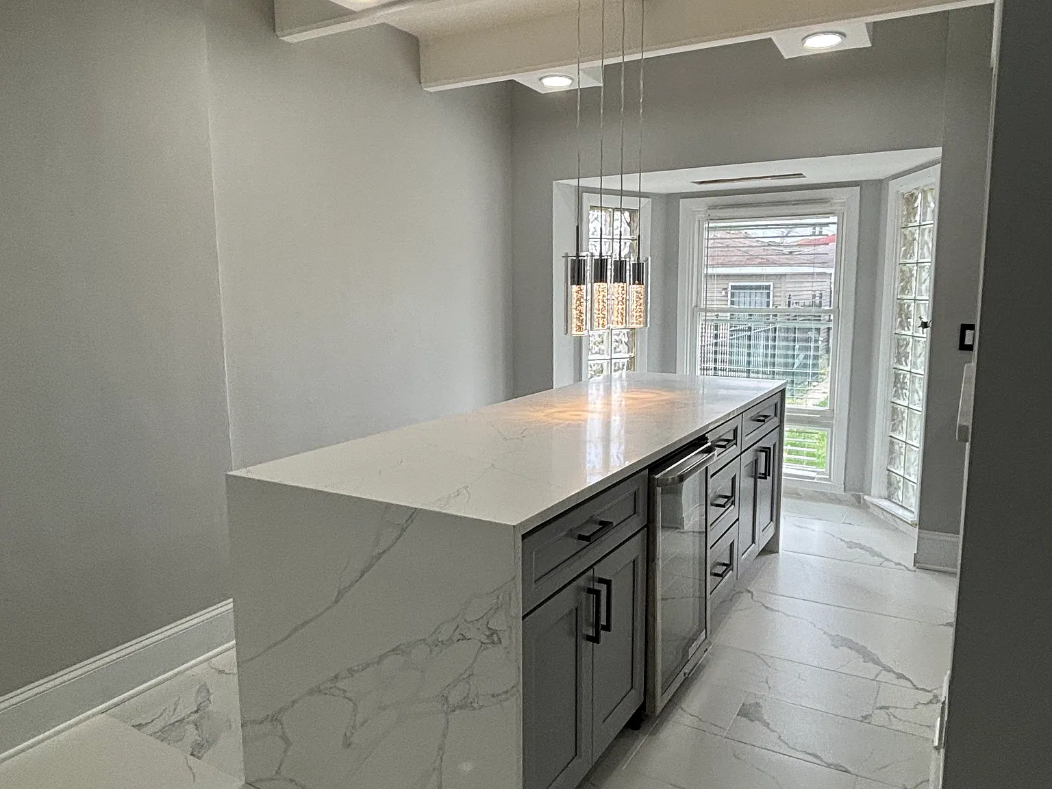 2 bed, 1000 sqft, $2,400 — Photo 3