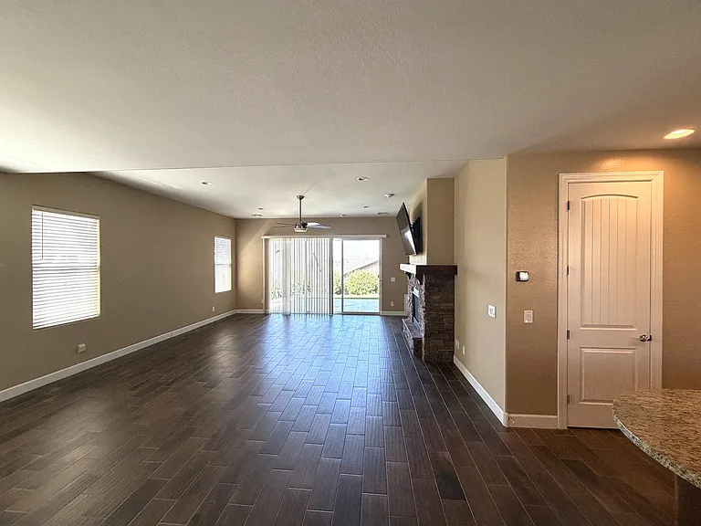 2206 Calgary Dr — Photo 8
