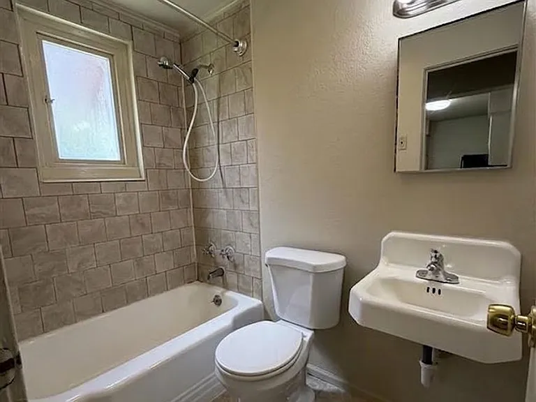 Richardson Court Apartments — Photo 13