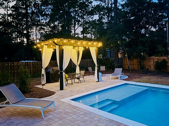 2nd image of 8 Peachtree Cir