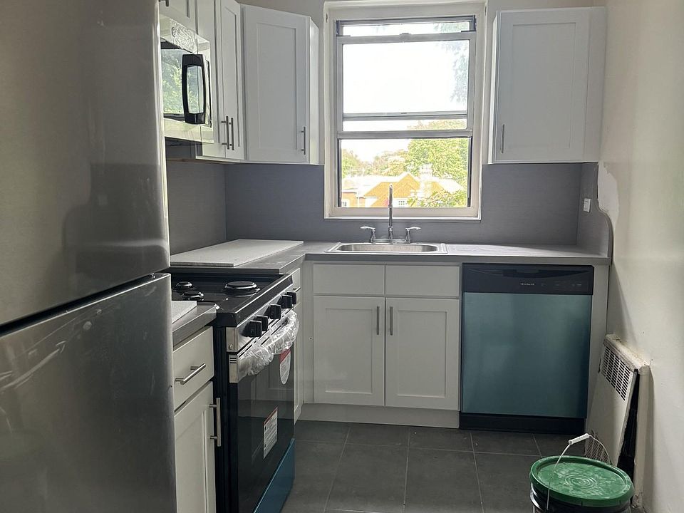 1st image of 86 Midland Pkwy #1