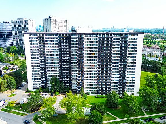 3rd image of 300 Antibes Dr #705