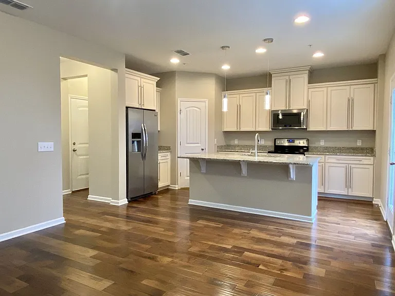 1021 Livingstone Ln — Photo 9