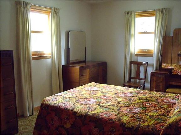 5th image of 420 Sherman St