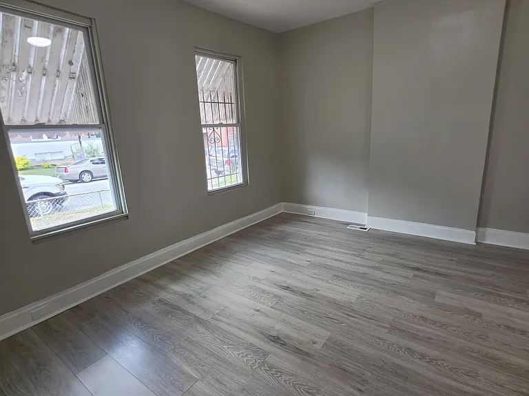 3231 Taft Ave — Photo 2