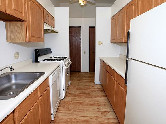 3rd image of 711 Waters Edge Dr APT 210