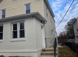 105 Mecray Ln, Maple Shade, NJ 08052