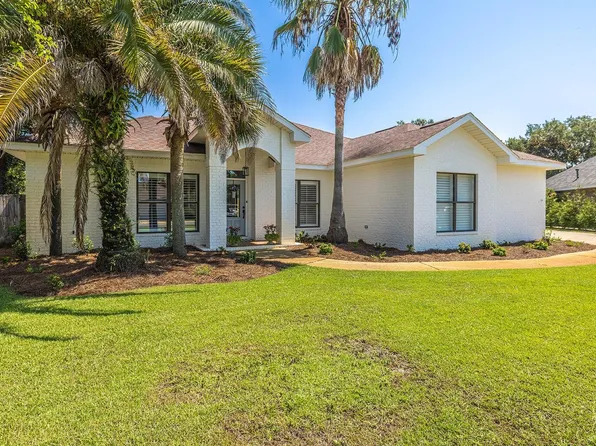 1194 Jaguar Cir, Gulf Breeze, FL 32563