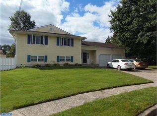 417 Country Ct, Mount Laurel, NJ 08054