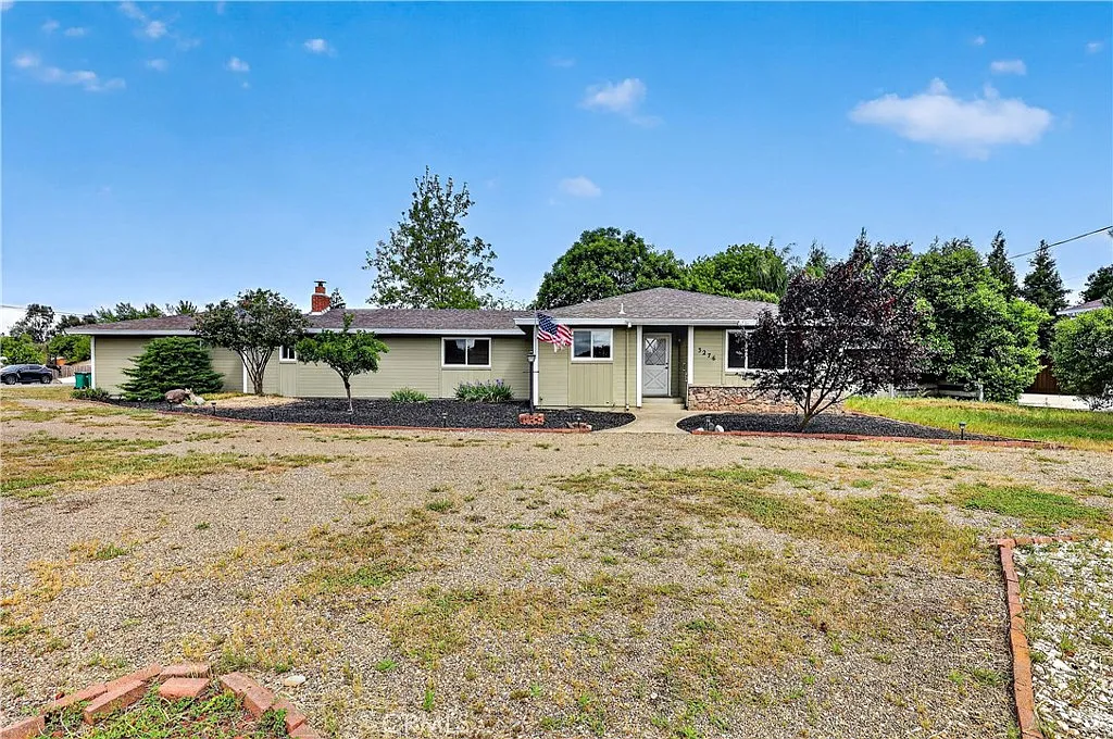 3276 E Olive Ave photo 1