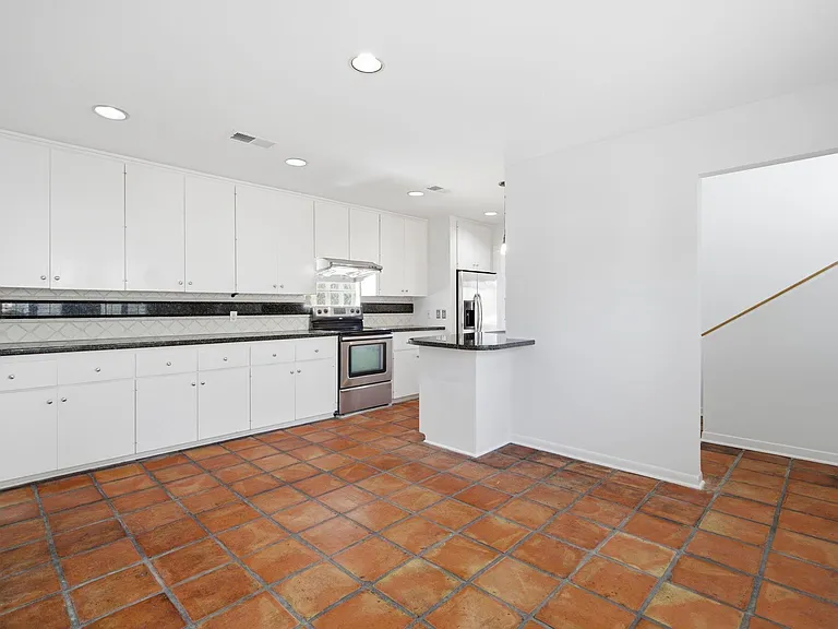 2810 Lake View Dr — Photo 20