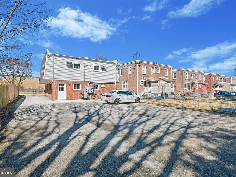 644 Maryland Ave #2 — Photo 15