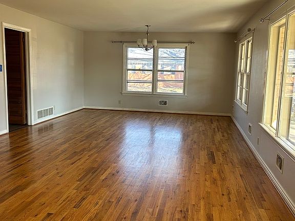 3rd image of 3600 S Lamar St
