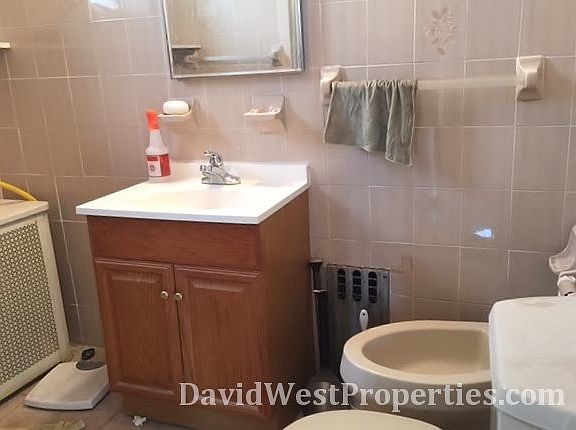 4th image of 850 45th St APT 1R