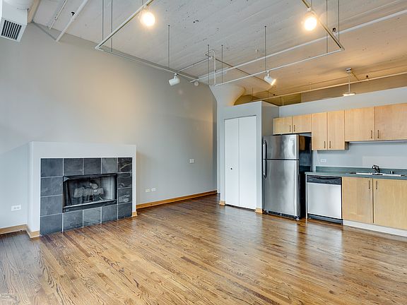 4th image of 333 W Hubbard St APT 412