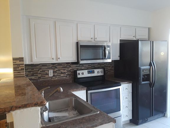 3rd image of 203 SW 9th Ave #205