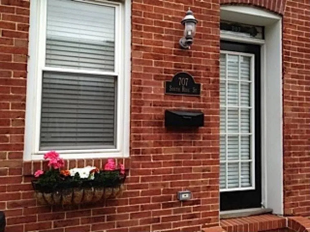 707 S Rose St — Photo 1