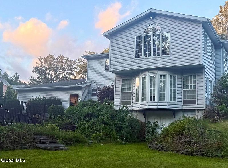 4th image of 1022 Country Brook Court