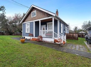1050 Chesterfield Rd, Saanich, BC V8Z 2T8