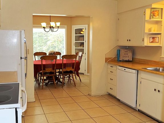 2nd image of 360 W 15th St