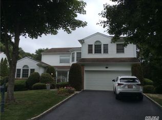 103 Fairway View Dr, Commack, NY 11725