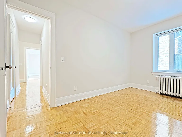 394 Avenue Rd #402 — Photo 7