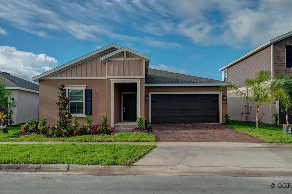 4 bed, 2.0 bath, 1922 sqft, $2,500 — Photo 1