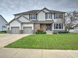 1069 Greenbrier Blvd, Forsyth, IL 62535