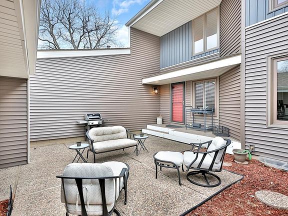 3rd image of 570 Woodhill Dr APT 65