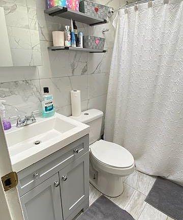 4th image of 2663 Tremont St Floor 2