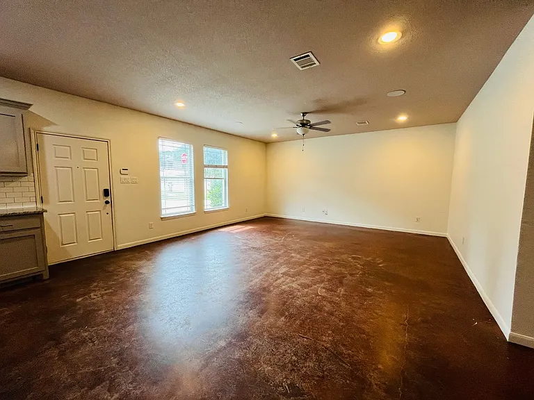 2801 Sandage Ave — Photo 6