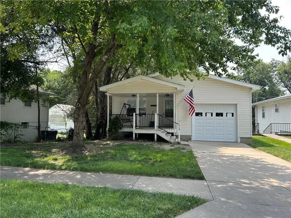 725 A & B Kiowa St, Leavenworth, KS 66048