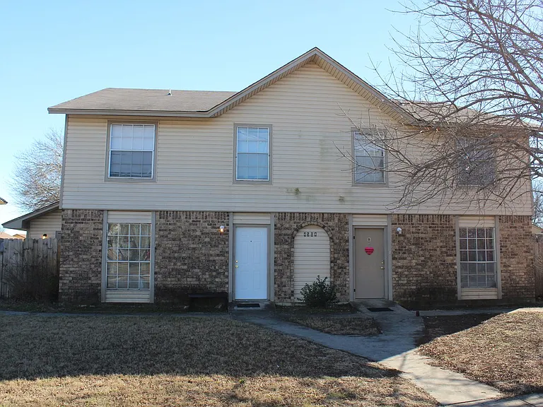 4504 Chase Cir — Photo 1