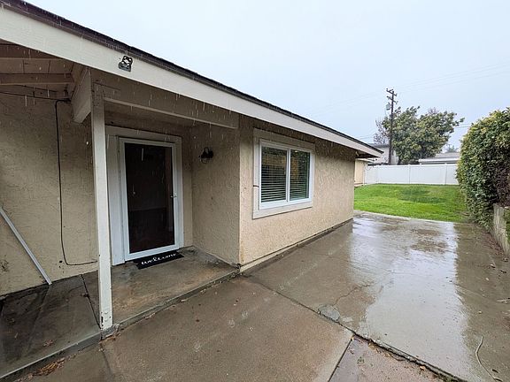 3rd image of 2577 E Sycamore Dr