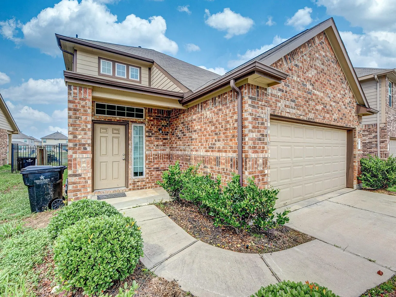 4 bed, 2.5 bath, 2890 sqft, $2,450 — Photo 4