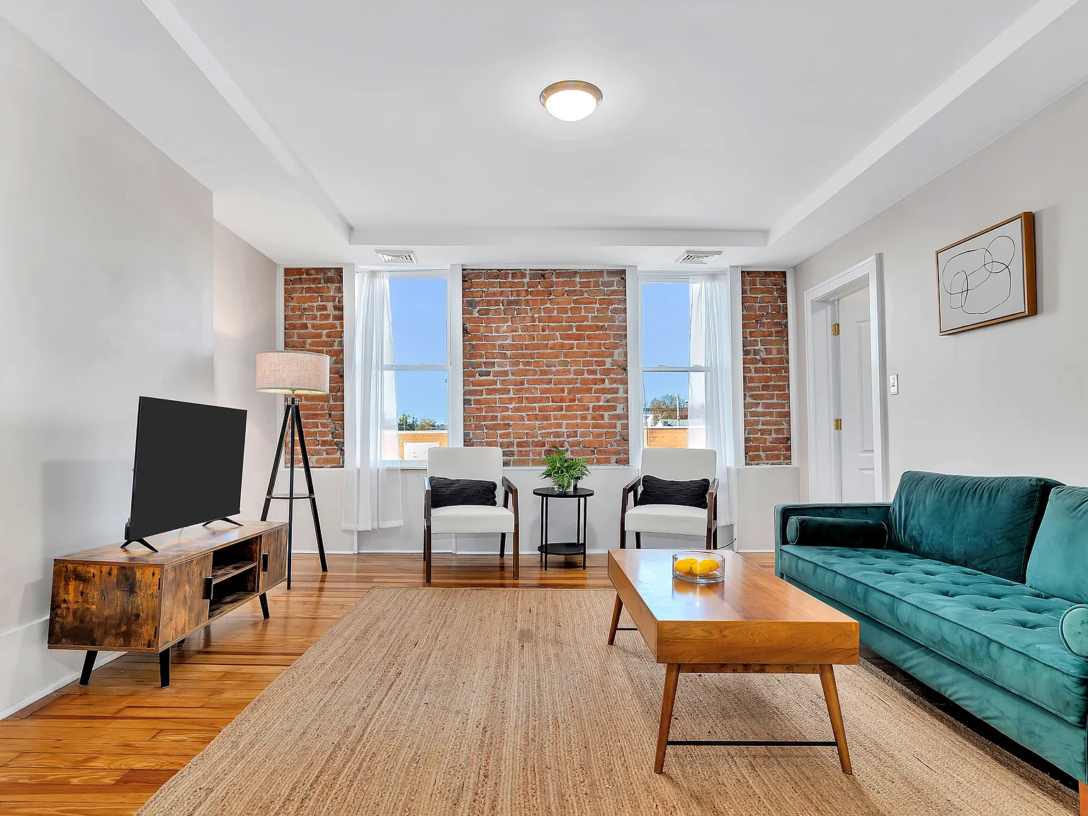 3 bed, 1000 sqft, $2,450 — Photo 4