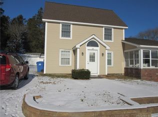 28 Wayne Rd, Groton, CT 06340